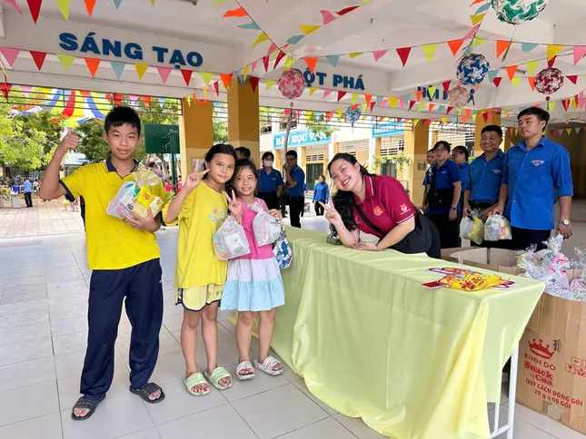 Thanh xuân tươi đẹp của cô gái 10x gắn với 3 chiến dịch tình nguyện ảnh 8