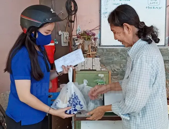 Thanh xuân tươi đẹp của cô gái 10x gắn với 3 chiến dịch tình nguyện ảnh 2