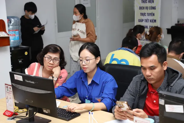 Thanh niên TPHCM thứ 7 tình nguyện hỗ trợ thực hiện thủ tục hành chính ảnh 8