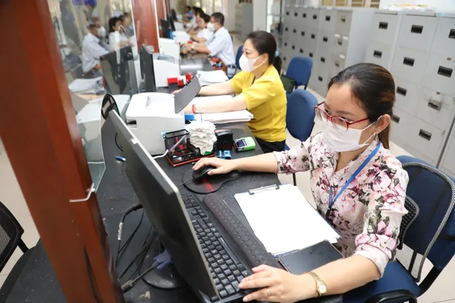 Thanh niên TPHCM thứ 7 tình nguyện hỗ trợ thực hiện thủ tục hành chính ảnh 10