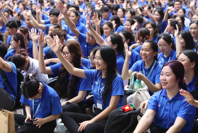 Tuổi trẻ Sư phạm ghi dấu ấn mùa hè tình nguyện trên địa bàn quốc tế, biển đảo ảnh 1