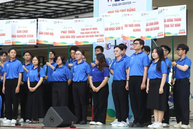Tuổi trẻ Sư phạm ghi dấu ấn mùa hè tình nguyện trên địa bàn quốc tế, biển đảo ảnh 3