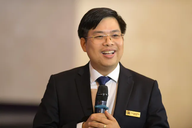 Hoa hậu Hà Trúc Linh và Á hậu Châu Anh, Vân Nhi xuất hiện, hàng nghìn sinh viên vỡ òa ảnh 4