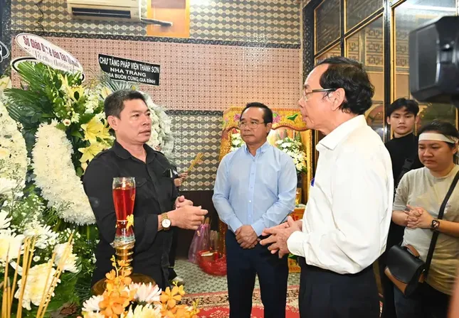 Bí thư Nguyễn Văn Nên và các lãnh đạo TPHCM viếng các nạn nhân vụ cháy cư xá Độc Lập ảnh 2