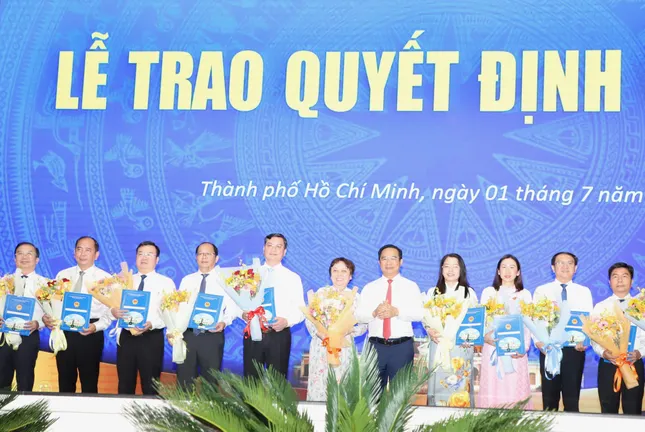 Chủ tịch TPHCM chỉ đạo khẩn về sắp xếp các cơ quan, đơn vị giai đoạn 2 ảnh 1