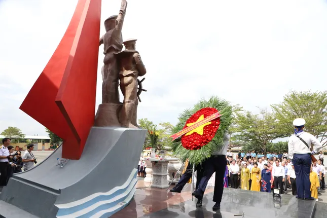 Vinh danh, tri ân hơn 300 ủy viên MTTQ Việt Nam TPHCM ảnh 7