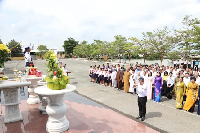 Vinh danh, tri ân hơn 300 ủy viên MTTQ Việt Nam TPHCM ảnh 6