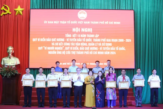 Vinh danh, tri ân hơn 300 ủy viên MTTQ Việt Nam TPHCM ảnh 5