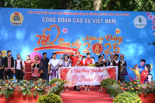 Công đoàn Cao su Việt Nam chăm lo Tết cho người lao động ảnh 1