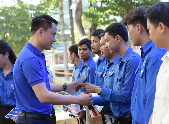 Ấm áp lễ cưới tập thể của 5 đôi thanh niên công nhân lập nghiệp ở Bình Dương ảnh 5