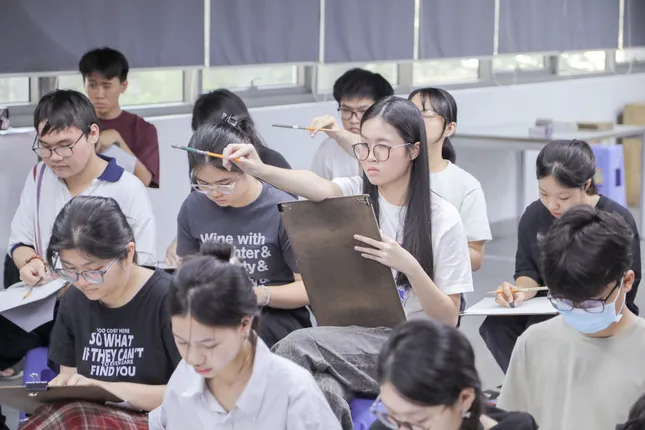 Một trường đại học &apos;chơi lớn&apos;, dành hơn 70 tỷ trao học bổng cho tân sinh viên ảnh 1