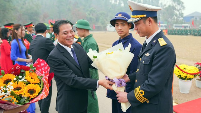 Cô gái Hải Phòng gác bằng đại học xung phong nhập ngũ ảnh 1