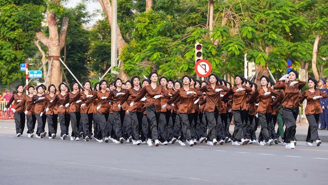 Hải Phòng phân luồng giao thông buổi hợp luyện đội ngũ, diễu hành quần chúng ảnh 7