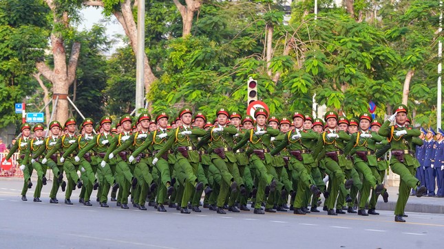 Hải Phòng phân luồng giao thông buổi hợp luyện đội ngũ, diễu hành quần chúng ảnh 5