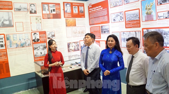Giới trẻ hào hứng xem tư liệu, hiện vật lịch sử Hải Phòng ảnh 2