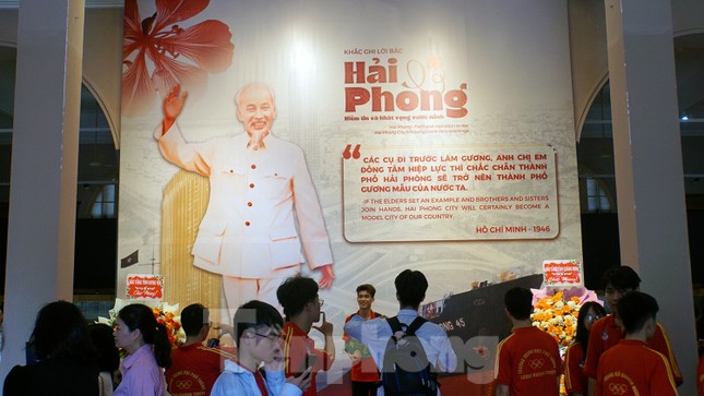 Giới trẻ hào hứng xem tư liệu, hiện vật lịch sử Hải Phòng ảnh 3