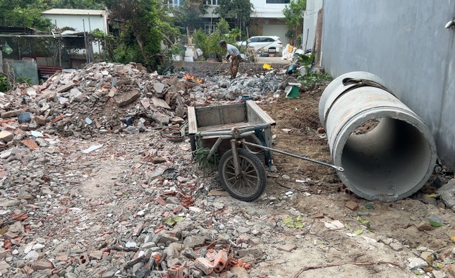Hải Phòng: Điều tra nhóm &apos;côn đồ&apos; phá hoại tài sản công giữa ban ngày ảnh 7