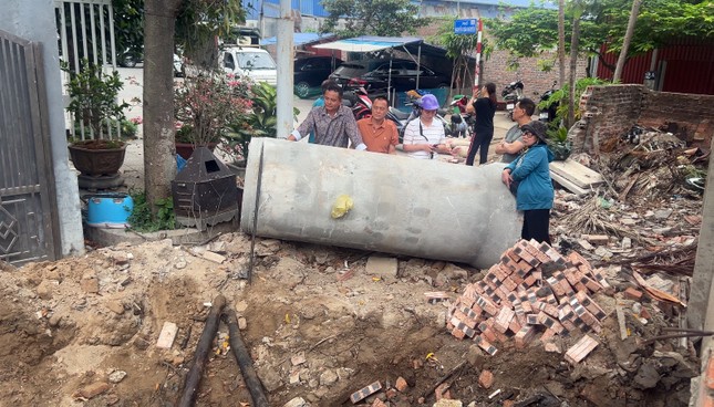 Hải Phòng: Điều tra nhóm &apos;côn đồ&apos; phá hoại tài sản công giữa ban ngày ảnh 8