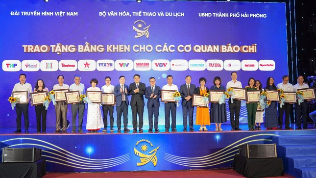 Báo Tiền Phong nhận bằng khen của Bộ Văn hóa Thể thao và Du lịch ảnh 5