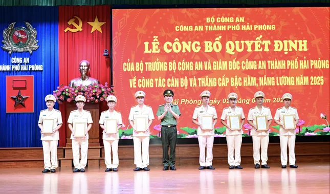 Hai Phó Giám đốc Công an TP Hải Phòng nghỉ hưu ảnh 2