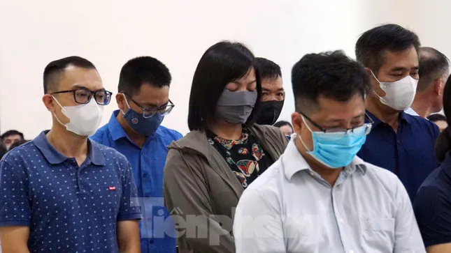 Hoãn phiên sơ thẩm vụ 14 cán bộ Hải quan Hải Phòng tiếp tay cho buôn lậu ảnh 2