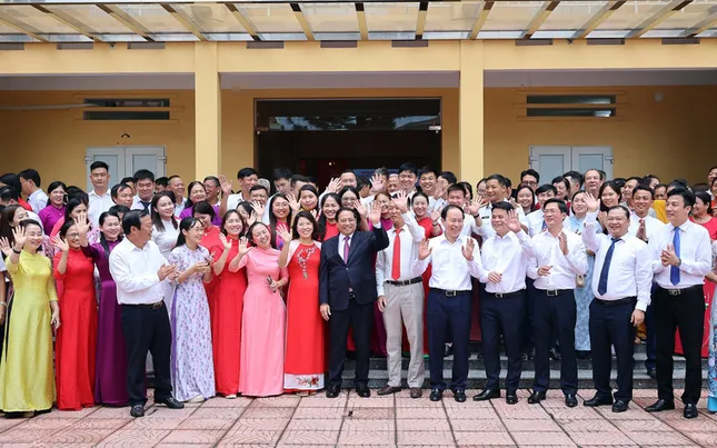 Thủ tướng: Không để người dân &apos;sợ hay ngại&apos; khi đến cơ quan công quyền ảnh 4