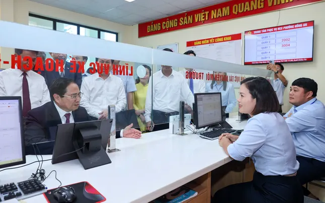 Thủ tướng: Không để người dân &apos;sợ hay ngại&apos; khi đến cơ quan công quyền ảnh 3