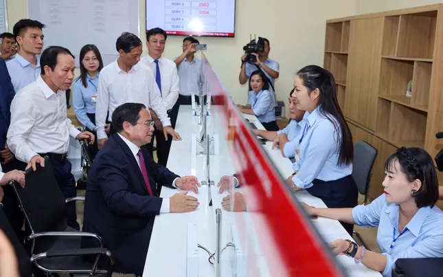 Thủ tướng: Không để người dân &apos;sợ hay ngại&apos; khi đến cơ quan công quyền ảnh 1