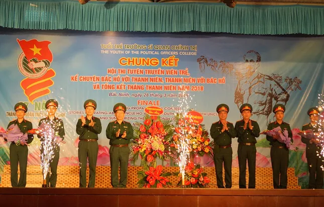 Học viên áo lính thi kể chuyện Bác Hồ ảnh 1