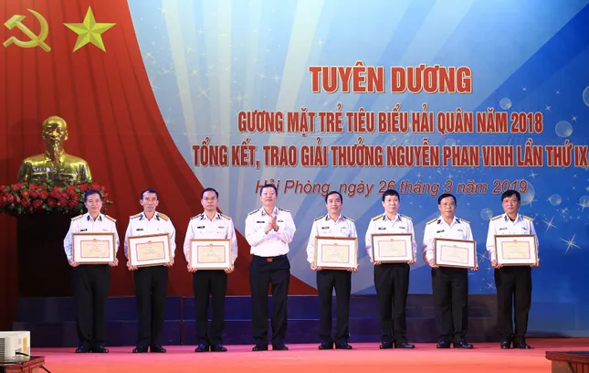 Tôn vinh điển hình trẻ Quân chủng Hải quân ảnh 2