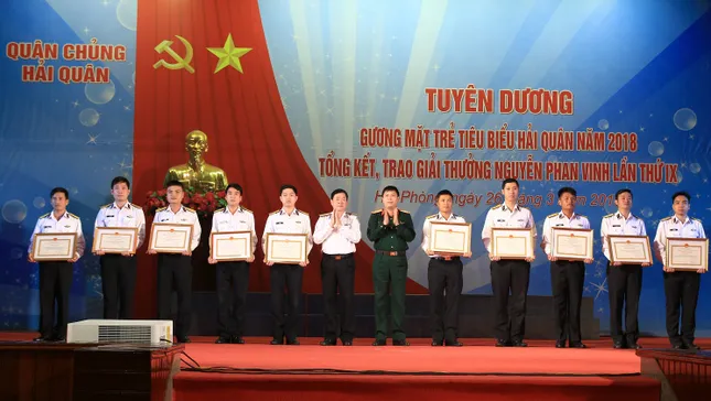 Tôn vinh điển hình trẻ Quân chủng Hải quân ảnh 1