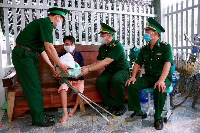 Sĩ quan trẻ nhiều sáng kiến chống ‘giặc COVID’ ảnh 3