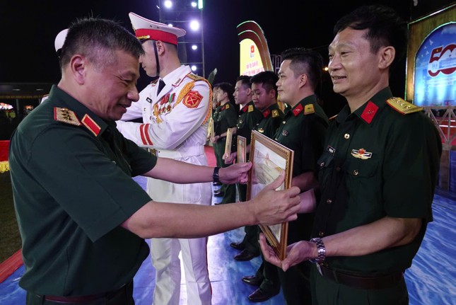 Tuổi trẻ Quân đội viết tiếp bản hùng ca toàn thắng ảnh 10