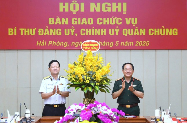 Thiếu tướng Nguyễn An Phong tiếp nhận chức vụ Chính ủy Hải quân ảnh 2