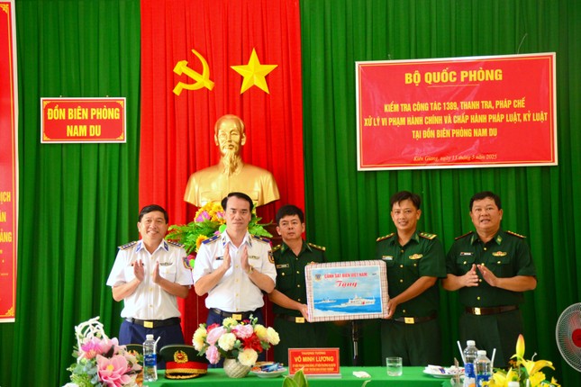 Thứ trưởng Bộ Quốc phòng yêu cầu xử lý dứt điểm vấn nạn ma túy tại các đảo phía Tây Nam ảnh 5