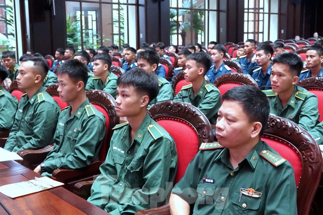 Quân đội đóng góp hơn 415 nghìn ý kiến góp ý sửa đổi, bổ sung Hiến pháp ảnh 11
