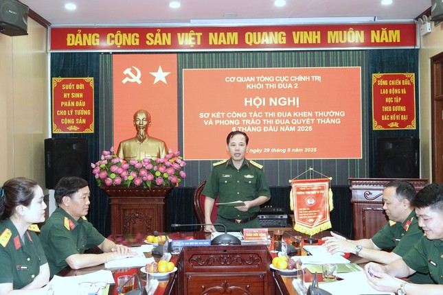 Cao điểm 'Phất cao cờ hồng tháng Tám - Thi đua giành 3 nhất' trong quân đội ảnh 1