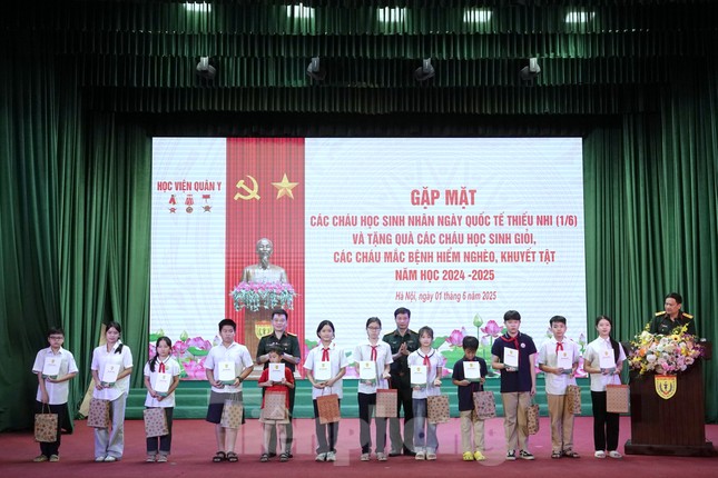 Học viện Quân y tôn vinh 131 học sinh xuất sắc tiêu biểu ảnh 11