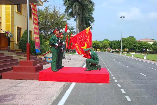 Chiến sĩ Công binh, Hóa học tuyên thệ sẵn sàng chiến đấu dưới Quân kỳ Quyết thắng ảnh 1