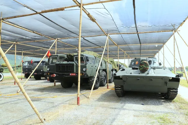 Quân đội kiểm tra công tác đảm bảo cho phương tiện, khí tài thực hiện nhiệm vụ A80 ảnh 11