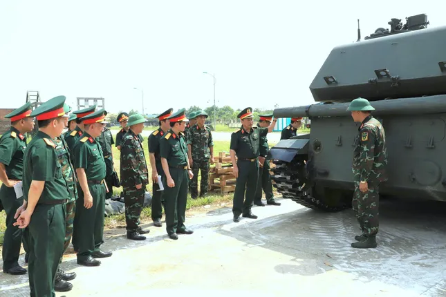 Quân đội kiểm tra công tác đảm bảo cho phương tiện, khí tài thực hiện nhiệm vụ A80 ảnh 4