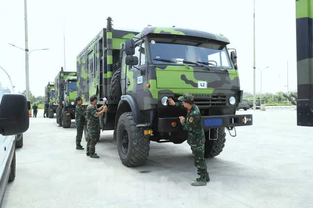 Quân đội kiểm tra công tác đảm bảo cho phương tiện, khí tài thực hiện nhiệm vụ A80 ảnh 6