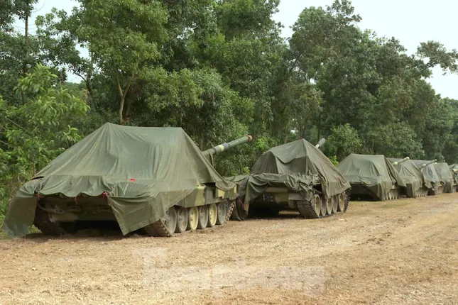 Quân đội kiểm tra công tác đảm bảo cho phương tiện, khí tài thực hiện nhiệm vụ A80 ảnh 9