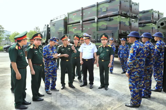 Quân đội kiểm tra công tác đảm bảo cho phương tiện, khí tài thực hiện nhiệm vụ A80 ảnh 3