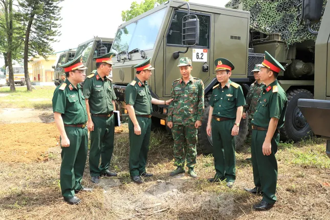 Quân đội kiểm tra công tác đảm bảo cho phương tiện, khí tài thực hiện nhiệm vụ A80 ảnh 1