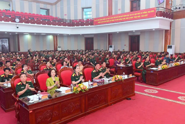 Người lính bảo vệ Thủ đô vượt khó, tiên phong ảnh 5