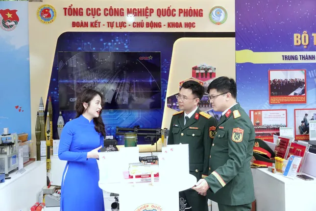 Thủ tướng và Bộ Quốc phòng khen thưởng hơn 500 tập thể, cá nhân trong Quân đội ảnh 7