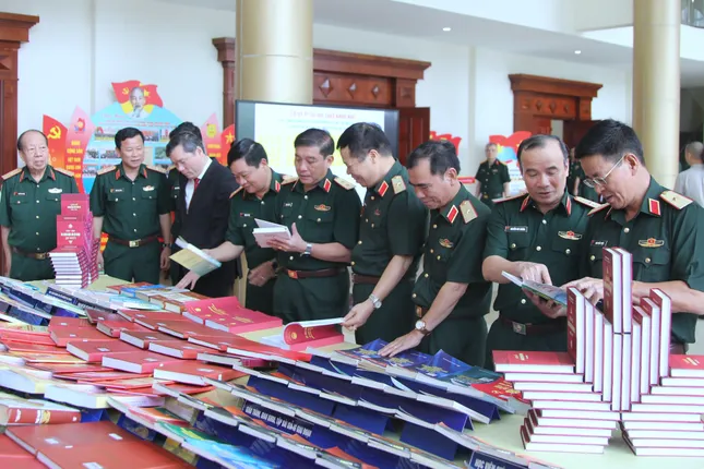 Nhận diện âm mưu chống phá công tác nhân sự Đại hội XIV ảnh 1