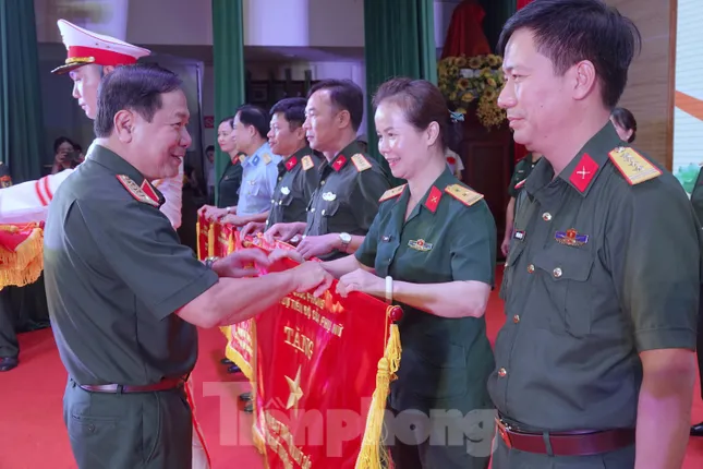 Bộ Quốc phòng vinh danh bóng hồng áo lính tài năng ảnh 3