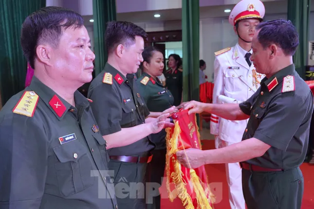 Bộ Quốc phòng vinh danh bóng hồng áo lính tài năng ảnh 4